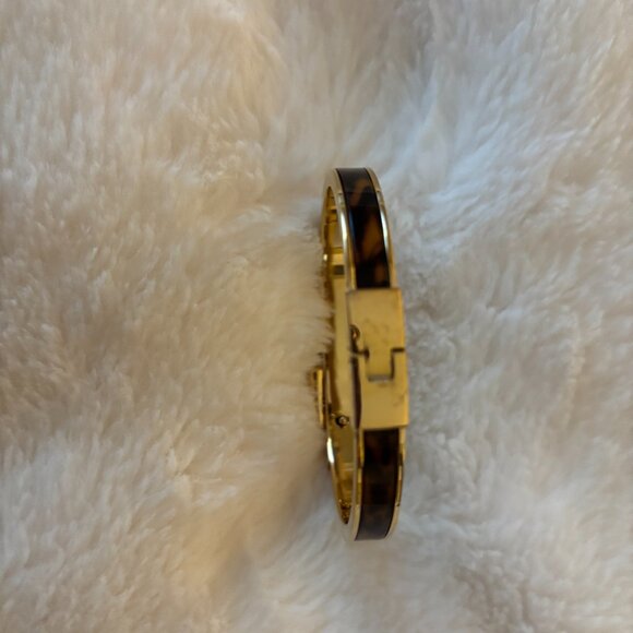 Michael Kors tortoise and gold bangle bracelt. Approx. 7 inches in diameter - Picture 4 of 14